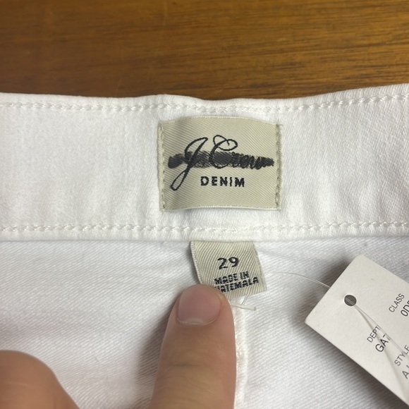Jcrew 10" high-rise toothpick jean in white
Item AJ478 - Picture 10 of 14